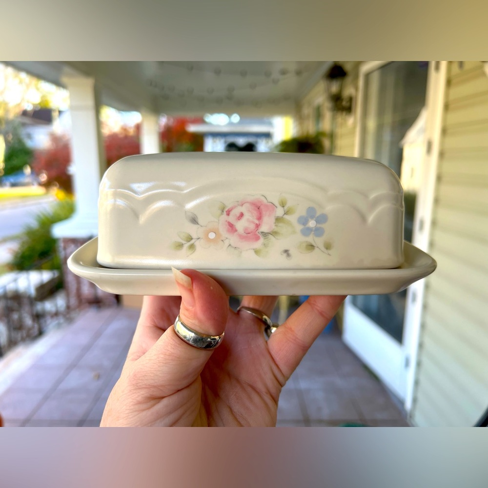 Pfaltzgraff  Tea Rose 1/4 Lb. Covered Butter Dish USA Vintage Pre-owned